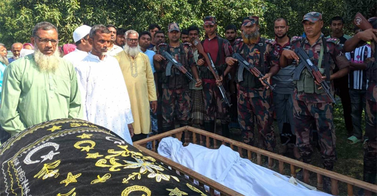 শূন্যরেখায় বৃদ্ধার মরদেহ দেখার সুযোগ পেলেন স্বজনরা