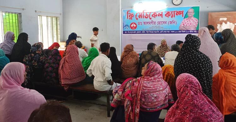 ঈদের ছুটিতে বাড়িতে গিয়ে অসহায়দের ফ্রি চিকিৎসা দিলেন চিকিৎসক