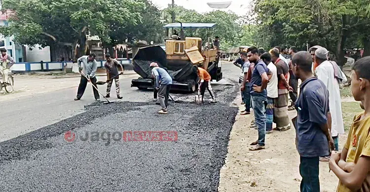 ২৬ কোটি টাকার সড়ক নির্মাণে বালুর সঙ্গে মাটি, আরও আছে নিম্নমানের খোয়া