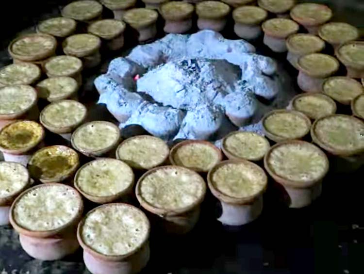 চুয়াডাঙ্গায় কোটি টাকার দই-মিষ্টি বিক্রি, খুশি দোকানীরা