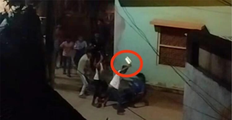 ফোন নিয়ে দ্বন্দ্বে চুয়াডাঙ্গায় দুই যুবককে কুপিয়ে জখম