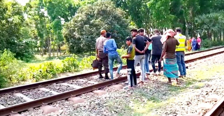 চুয়াডাঙ্গায় ট্রেনে কাটা পড়ে ইমামের মৃত্যু
