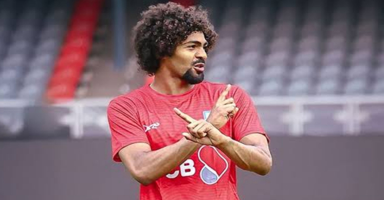 দেশে এসেই ভক্তদের উদ্দেশ্য যা বললেন হামজা চৌধুরী