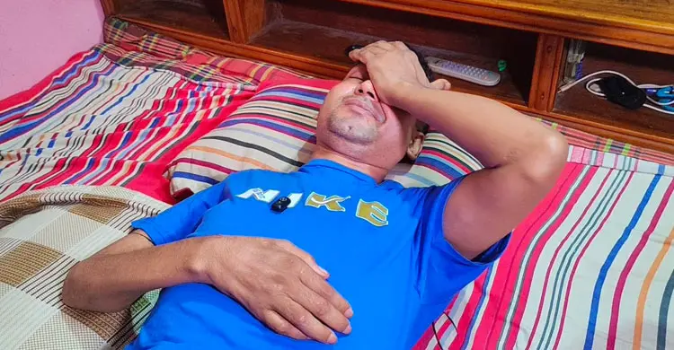 যে বয়সে ছেলের হাত ধরে হাঁটার কথা সে বয়সে করছেন বাঁচার লড়াই