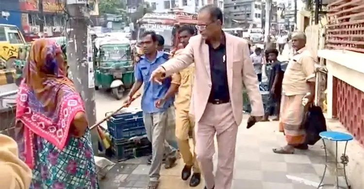 সিডিএ ভবনের সামনের অবৈধ স্থাপনা উচ্ছেদ অভিযান