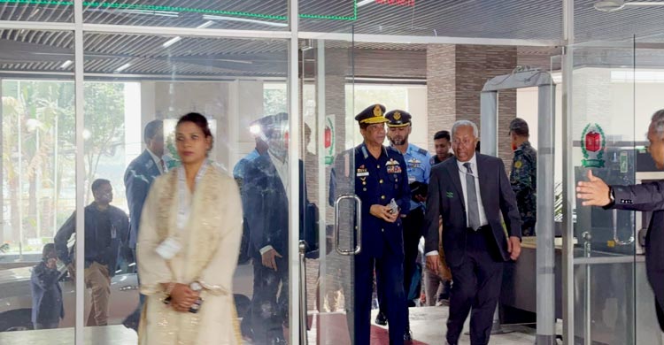 তিন বাহিনীর প্রধানের সঙ্গে বৈঠকে সিইসি