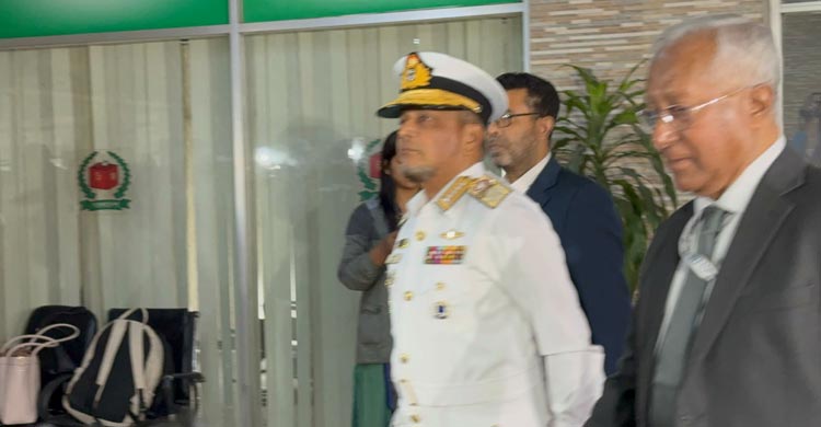 তিন বাহিনীর প্রধানের সঙ্গে বৈঠকে সিইসি