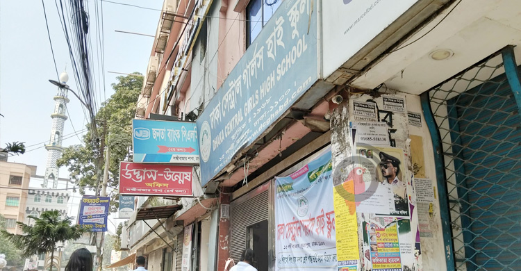পুরান ঢাকায় ফাঁকা শিক্ষাপ্রতিষ্ঠান, নোটিশে ‘পরীক্ষা প্রস্তুতির ছুটি’