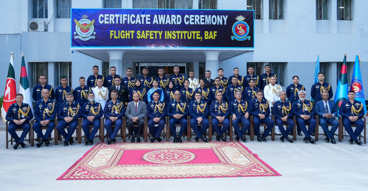 বিমান বাহিনীর ফ্লাইট সেফটি কোর্সের সনদ পেলেন ২২ প্রশিক্ষণার্থী