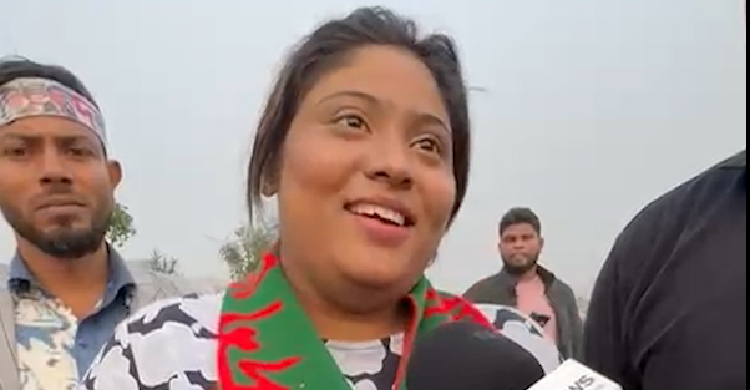 দূর থেকে নেতাকে দেখেই মন ভরে গেল