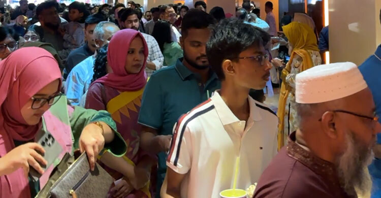 ঈদের দ্বিতীয় দিনে সিনেমা দেখতে দর্শকদের উপচে পড়া ভিড়
