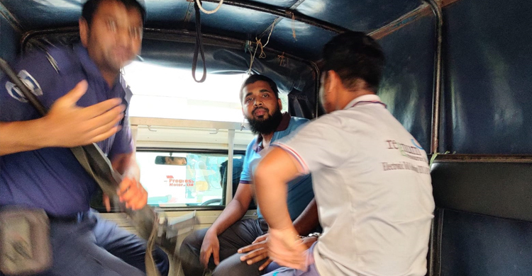 লাশবাহী গাড়ির টোল না দেওয়ায় মৃত ব্যক্তির স্বজনদের মারধর