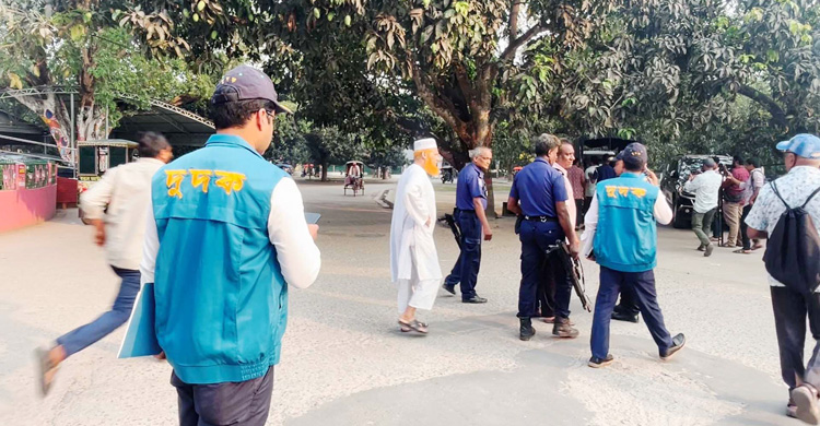 ড্রাইভিং লাইসেন্স প্রতি ১৪ হাজার টাকা নেন দালালরা