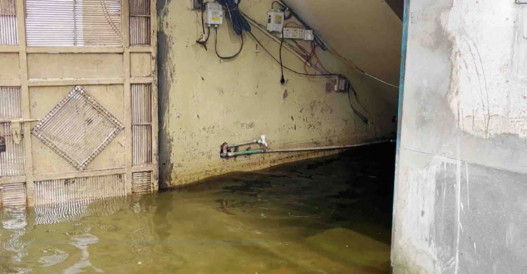 দুই মাস ধরে পানিবন্দি চাঁপাইনবাবগঞ্জের ৫০ পরিবার