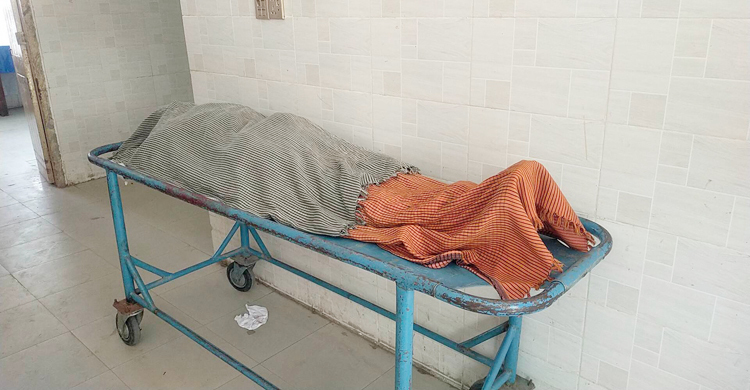 চাঁপাইনবাবগঞ্জে ইউপি সদস্যকে প্রকাশ্যে কুপিয়ে হত্যা