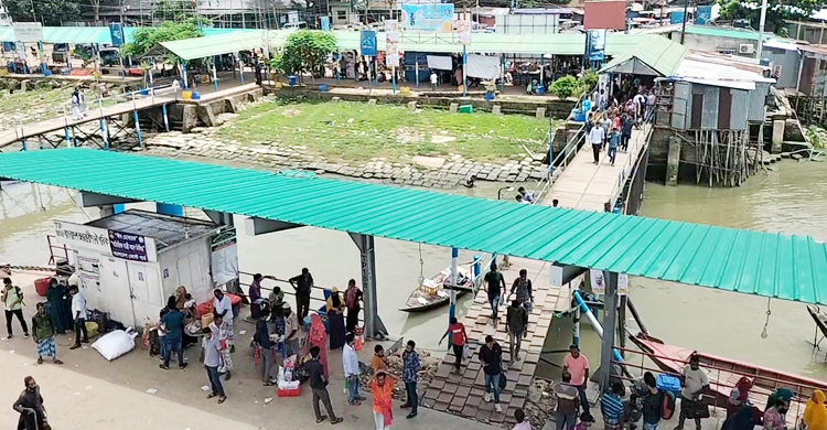১৭ ঘণ্টা পর ঢাকা-চাঁদপুর রুটে লঞ্চ চলাচল শুরু