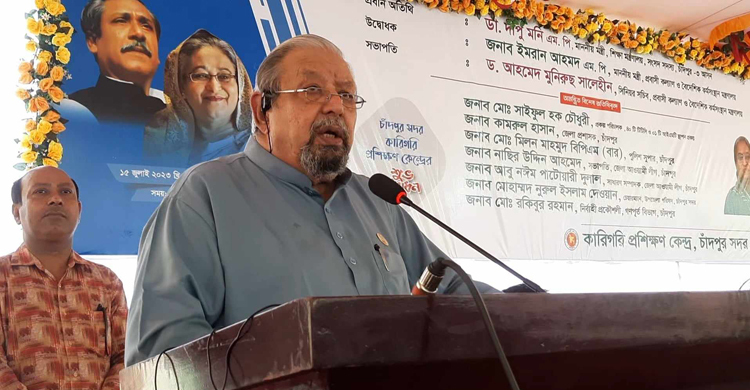 দেশের জনসংখ্যার অর্ধেক নারী, তাদের ঘরে বসিয়ে রাখা অন্যায়