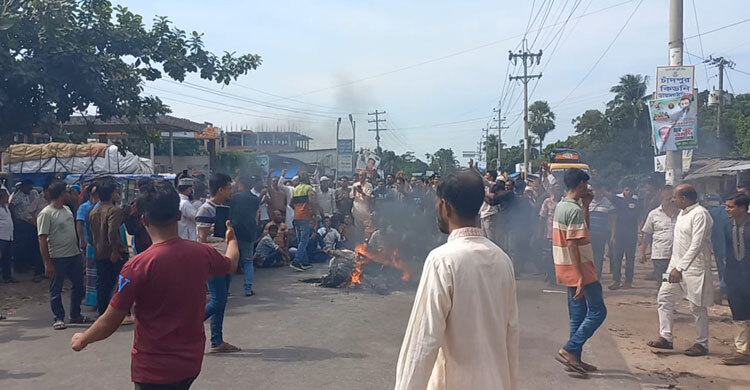 এম এ হান্নানকে মনোনয়ন না দেওয়ায় চাঁদপুরে সড়ক অবরোধ