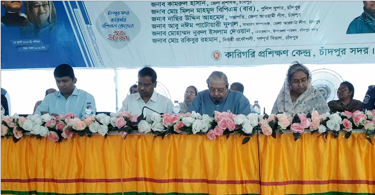 দেশের জনসংখ্যার অর্ধেক নারী, তাদের ঘরে বসিয়ে রাখা অন্যায়