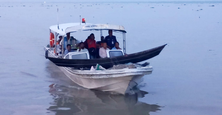 নিষেধাজ্ঞা না মেনে ইলিশ ধরায় ২৪ ঘণ্টায় ১৮ জেলে আটক