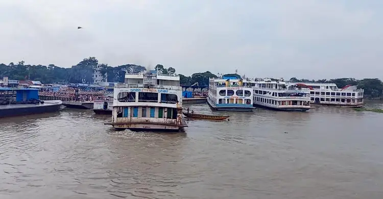 চাঁদপুর-ঢাকা নৌরুটে দ্রুতগামী নৌযান চালুর দাবি