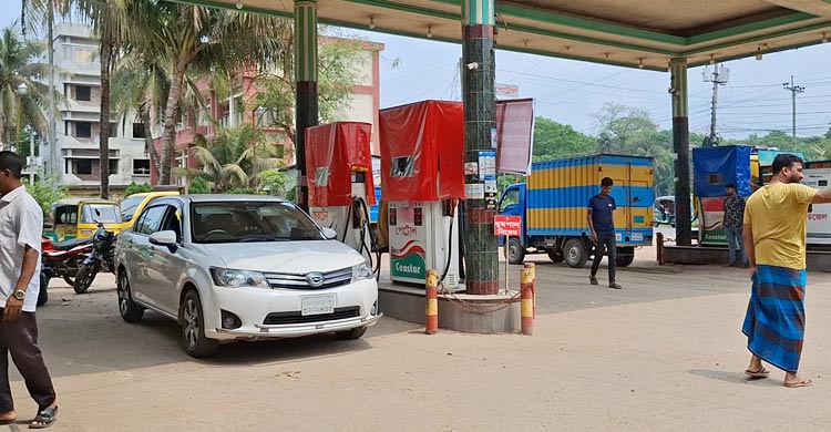 চাঁদপুরে জ্বালানি তেল সংকটে বন্ধ হচ্ছে ফিলিং স্টেশন, ভোগান্তি