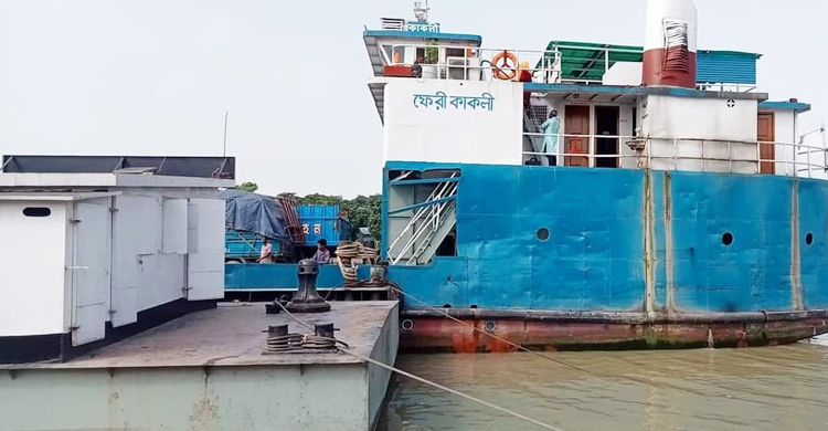 কুয়াশায় শরীয়তপুর-চাঁদপুর রুটে ফেরি চলাচল বন্ধ