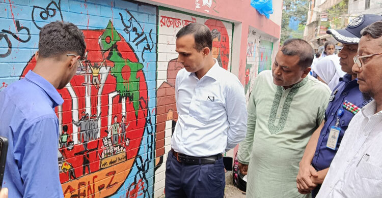 দেওয়ালে দেওয়ালে ফুটে উঠছে জুলাইয়ের গ্রাফিতি