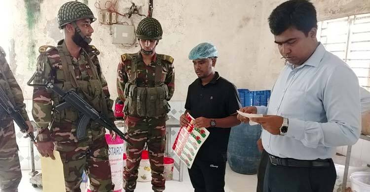 চাঁদপুরে অস্বাস্থ্যকর পরিবেশে সস তৈরি, কারখানা মালিকের জরিমানা