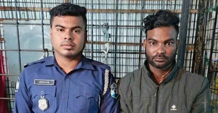 চাঁদপুরে চুরি হওয়া স্পিডবোট উদ্ধার, যুবক গ্রেফতার