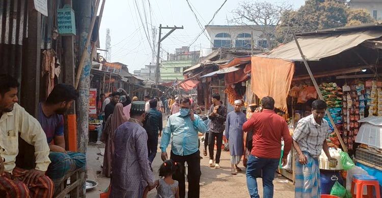 চাঁদপুরে ফুটপাত ও সড়ক দখলমুক্তের দাবি ব্যবসায়ীদের