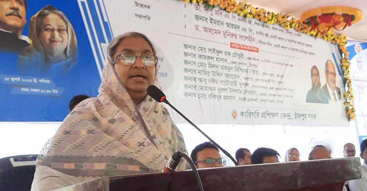 দেশের জনসংখ্যার অর্ধেক নারী, তাদের ঘরে বসিয়ে রাখা অন্যায়