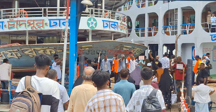ছুটি শেষে কর্মস্থলে ফিরছে মানুষ, লঞ্চঘাটে যাত্রীদের ভিড়