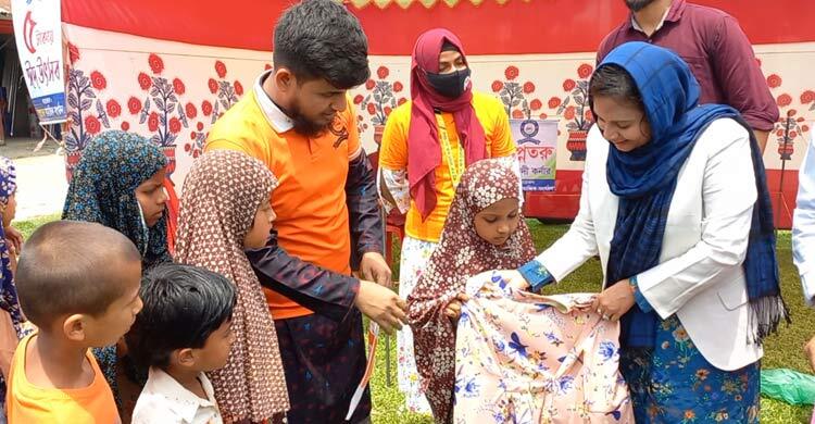 পাঁচ টাকায় ঈদের পোশাক পেলো দুই শতাধিক সুবিধাবঞ্চিত শিশু