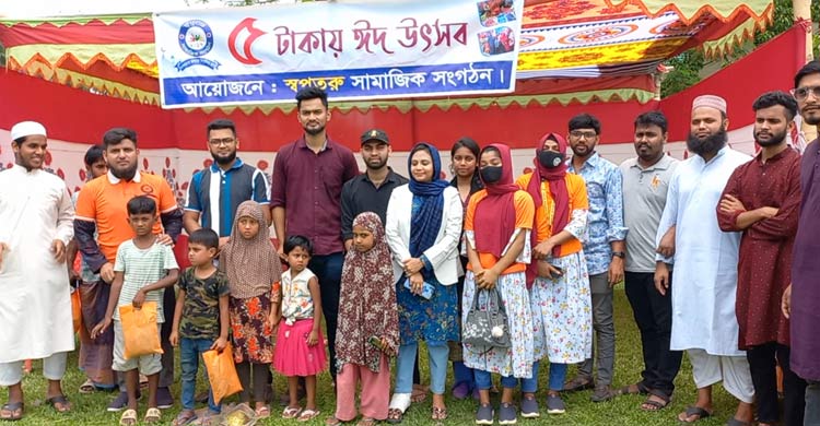 পাঁচ টাকায় ঈদের পোশাক দুই শতাধিক সুবিধাবঞ্চিত শিশু