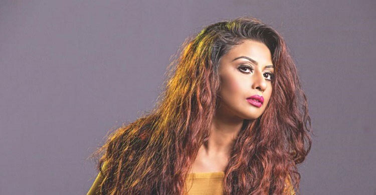চুরির অপরাধে গৃহকর্মীকে যা করলেন চাঁদনী