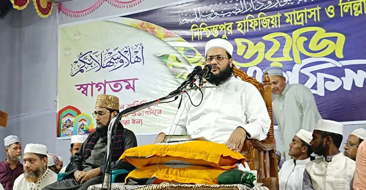 ‘সাংবাদিকদের কুত্তার মতো পেটানো দরকার’ মন্তব্য করে সমালোচনায় আব্বাসী