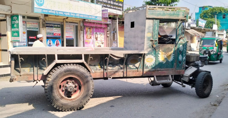 অবৈধ বাহনে ক্ষত-বিক্ষত গ্রামীণ সড়ক