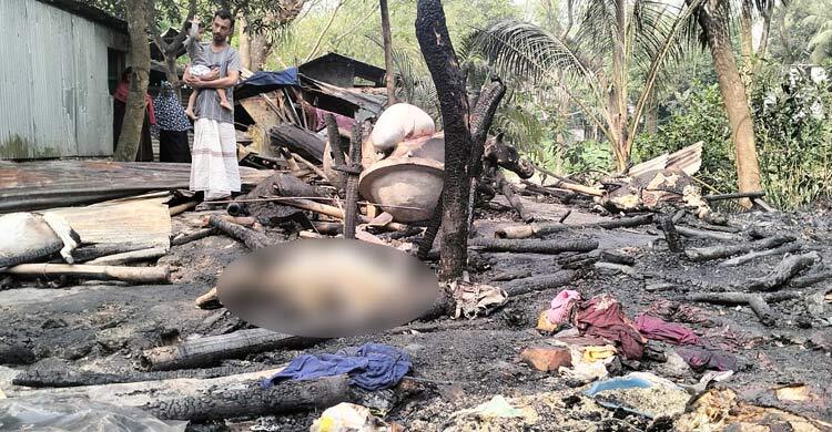 সিলিন্ডার বিস্ফোরণে পুড়লো তিন ঘর, ৭ গবাদিপশুর মৃত্যু