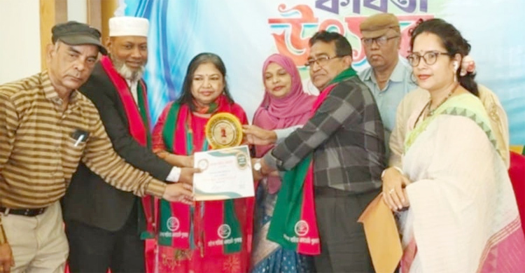 চর্যাপদ সাহিত্য একাডেমি পুরস্কার পেলেন শিশুসাহিত্যিক হাসনাত আমজাদ