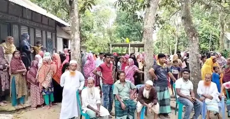 সিঁধ কেটে ঘরে ঢুকে বৃদ্ধাকে কুপিয়ে হত্যা, স্বর্ণালংকার-টাকা লুট