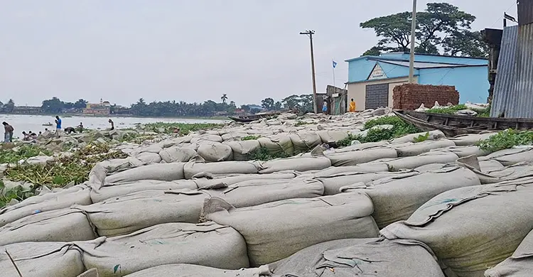 চাঁদপুর শহররক্ষা বাঁধে নতুন আশায় বুক বাঁধছেন বাসিন্দারা