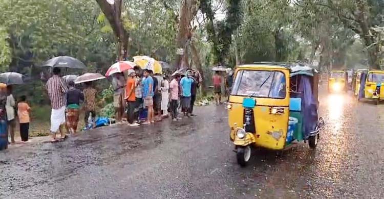 চাঁদপুরে পিকআপ-অটোরিকশা মুখোমুখি সংঘর্ষে বাবা-ছেলে নিহত