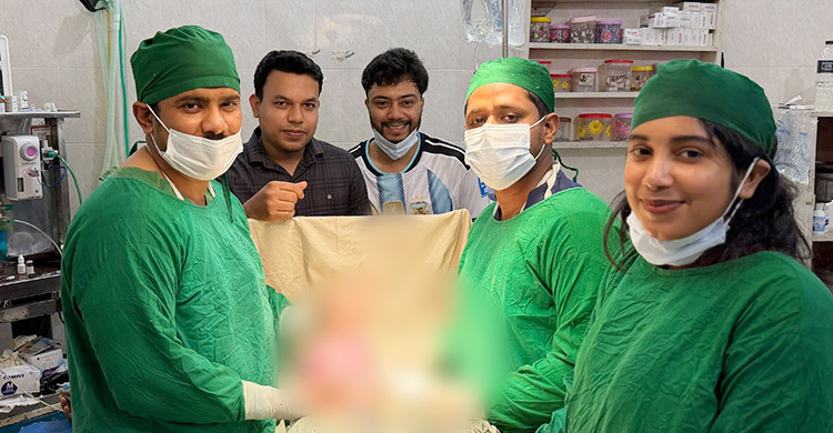 তরুণীর পেট থেকে বের করা হলো ৩ কেজি ওজনের টিউমার
