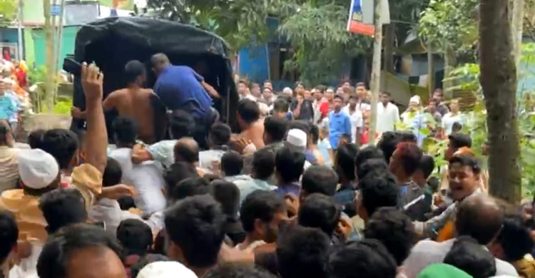 মসজিদে খতিবকে কুপিয়ে জখম, হামলাকারী আটক