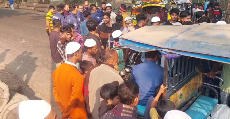 মায়ের হাত ধরে মাদরাসায় যাওয়ার পথে বাসচাপায় শিশুর মৃত্যু