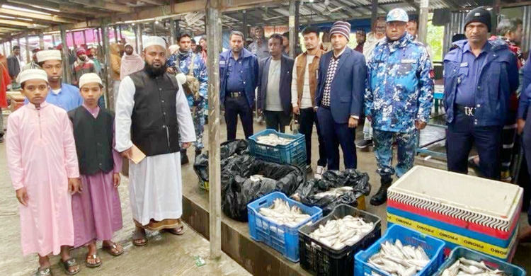চাঁদপুরে জব্দ ৫০০ কেজি জাটকা এতিমখানায়, দুই ব্যবসায়ীর অর্থদণ্ড