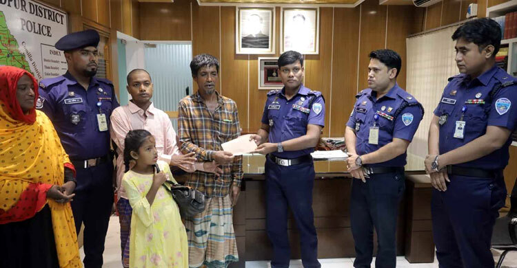পুলিশের মানবিকতায় হারানো সন্তান ফিরে পেলেন বাবা-মা