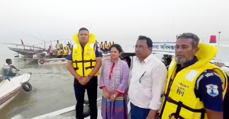 চাঁদপুরে ৩৩ নৌকাসহ ১০৪ জেলে আটক