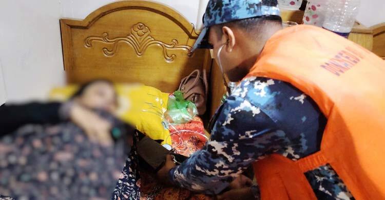 লঞ্চে শ্বাসকষ্টে ভোগা গর্ভবতীকে কোস্টগার্ডের জরুরি চিকিৎসা সহায়তা